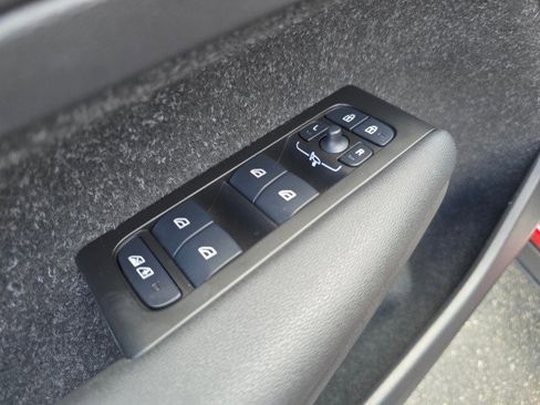 Used 2021 Volvo XC40 T5 R-Design image 26