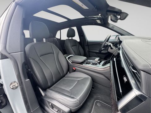 Used 2023 Audi Q8 Prestige w/ Prestige Package image 26
