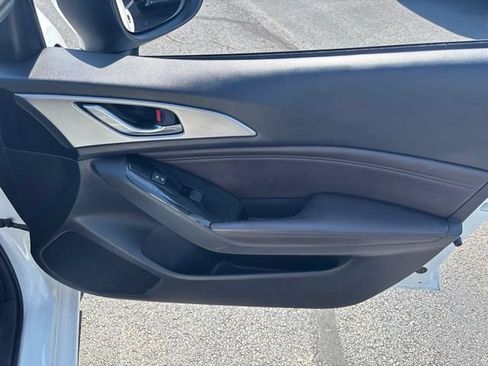 Used 2018 MAZDA MAZDA3 Touring FWD image 6