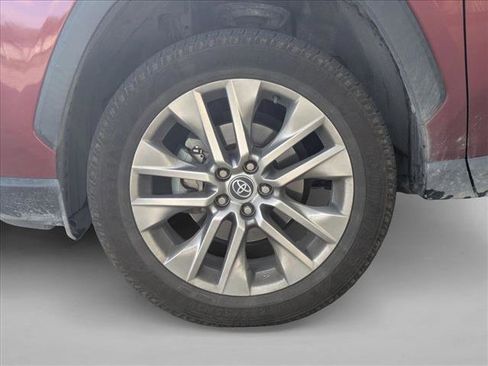 Used 2020 Toyota RAV4 XLE Premium FWD image 6