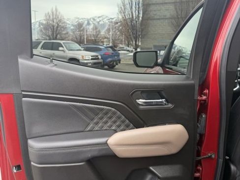 Used 2025 GMC Canyon Denali image 34