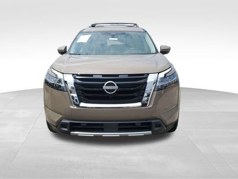Used 2024 Nissan Pathfinder Platinum w/ Cargo Package AWD/4WD image 2