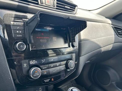 Used 2018 Nissan Rogue SV AWD/4WD image 26