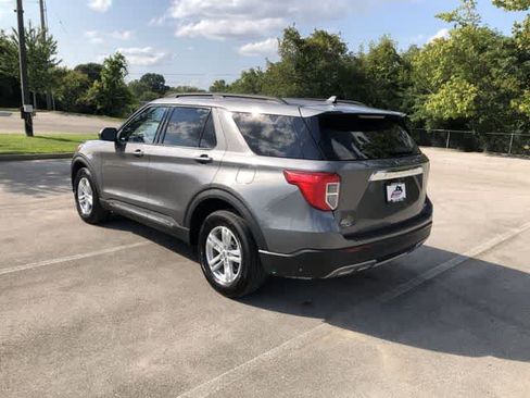 Used 2024 Ford Explorer XLT w/ Equipment Group 202A AWD/4WD image 4