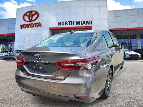 Used 2021 Toyota Camry XLE image 4