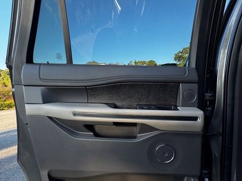 Used 2020 Ford Expedition Max Limited image 11
