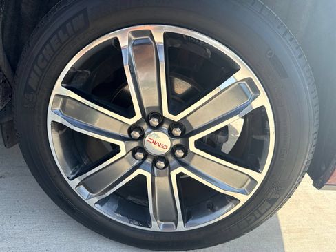 Used 2017 GMC Acadia Denali w/ Technology Package FWD image 21