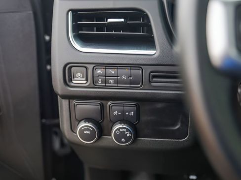 Used 2024 Chevrolet Tahoe LT w/ Luxury Package RWD image 18