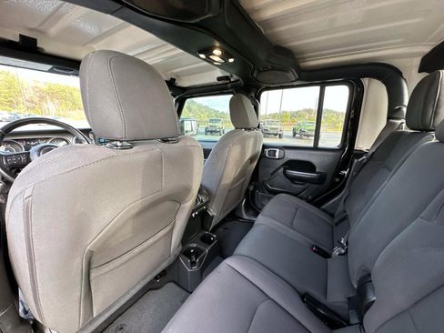 Certified 2022 Jeep Gladiator Sport image 18