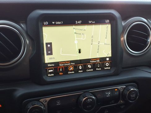 Used 2021 Jeep Wrangler Unlimited Sahara AWD/4WD image 23