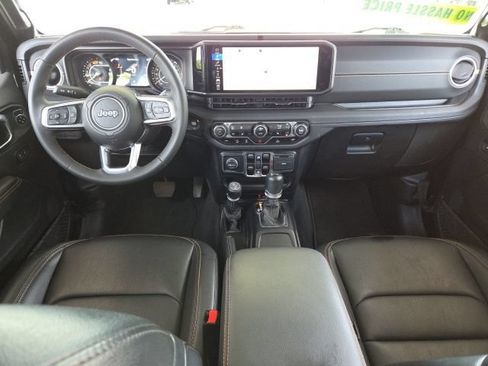 Used 2024 Jeep Wrangler Unlimited Sahara w/ Technology Group AWD/4WD image 32