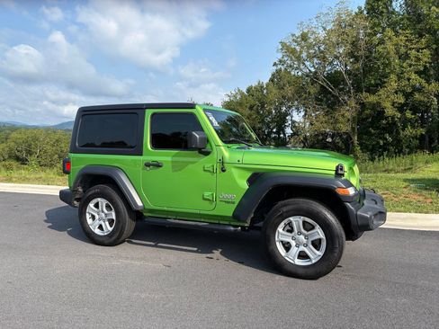 Used 2018 Jeep Wrangler Sport AWD/4WD image 6
