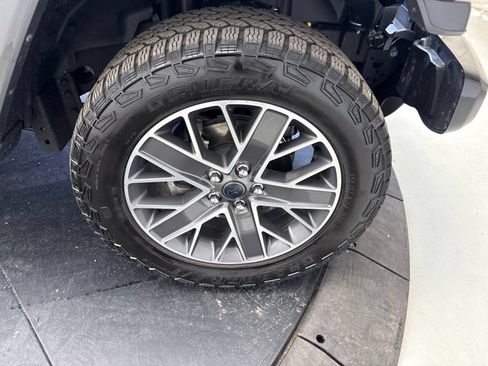 Used 2024 Jeep Wrangler High Altitude AWD/4WD image 19
