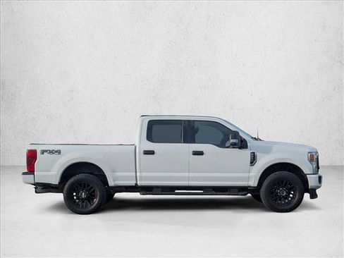Used 2022 Ford F250 XLT w/ Black Appearance Package image 4