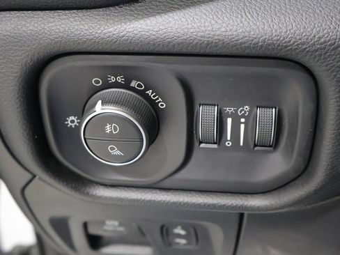 Used 2023 RAM 1500 Laramie AWD/4WD image 33