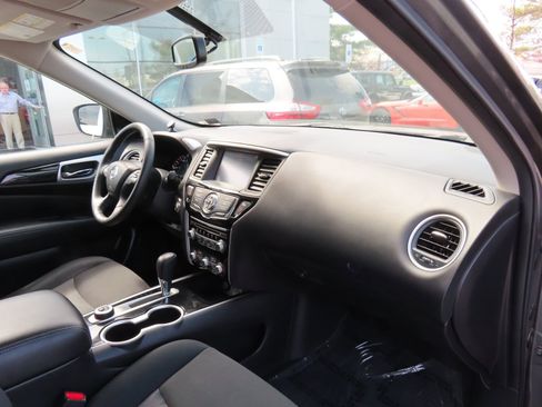 Used 2019 Nissan Pathfinder SV AWD/4WD image 15