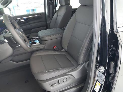 New 2026 Chevrolet Suburban LS image 23