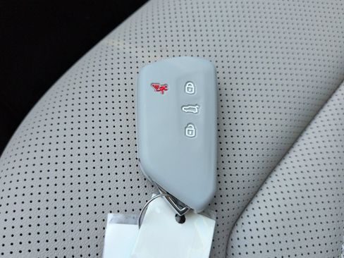 Used 2024 Volkswagen Atlas SE FWD image 35