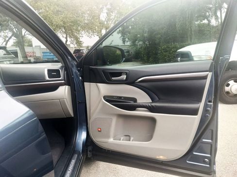Used 2016 Toyota Highlander Limited Platinum image 22
