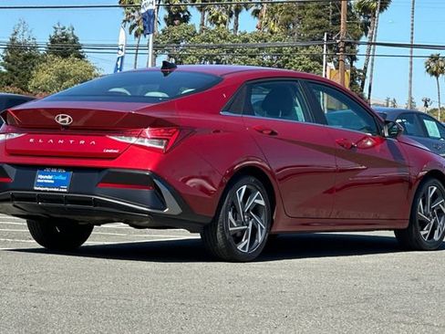 Certified 2025 Hyundai Elantra Limited FWD image 5