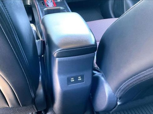 Certified 2025 Nissan Kicks SR FWD image 31