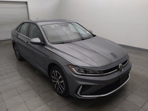 Used 2025 Volkswagen Jetta SE FWD image 13