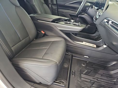Certified 2025 Cadillac Lyriq Luxury w/ LPO, Floor Liner Package AWD/4WD image 10