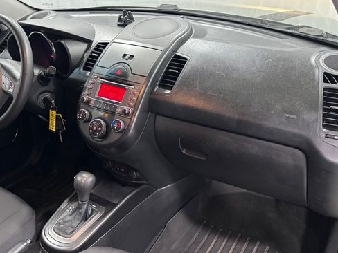 Used 2011 Kia Soul + FWD image 18