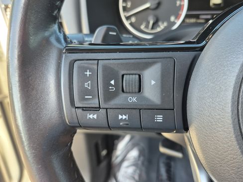 Certified 2021 Nissan Rogue SV w/ Premium Package FWD image 32