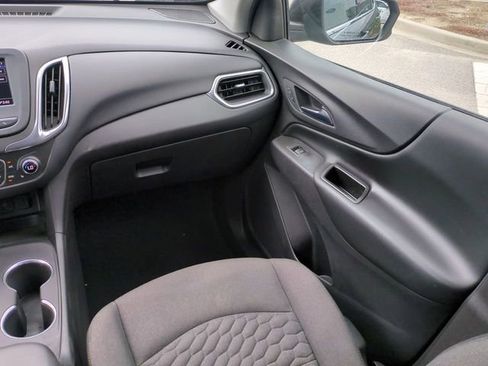 Used 2020 Chevrolet Equinox LT w/ Driver Convenience Package image 16