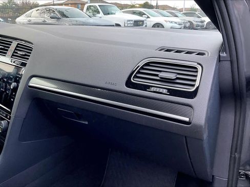 Used 2019 Volkswagen Golf R image 17