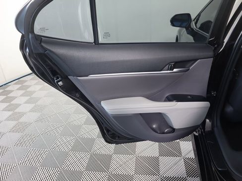 Used 2019 Toyota Camry XLE image 26