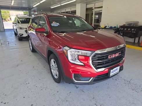 Used 2023 GMC Terrain SLE w/ Driver Convenience Package FWD image 7