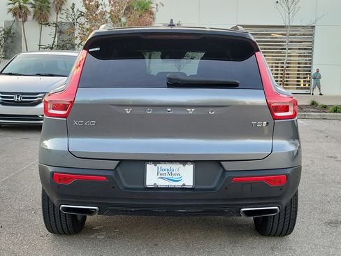 Used 2019 Volvo XC40 T5 R-Design image 5