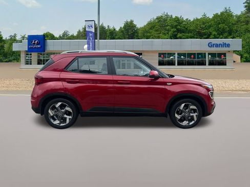 Used 2022 Hyundai Venue Limited FWD image 6