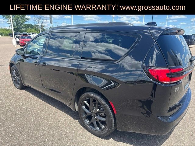 Used 2025 Chrysler Pacifica Limited FWD image 6