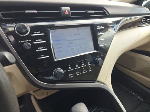 Used 2019 Toyota Camry LE FWD image 15
