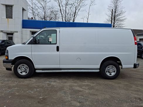 Used 2024 Chevrolet Express 2500 w/ Driver Convenience Package image 4
