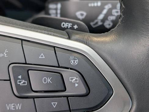 Used 2024 Volkswagen Atlas Cross Sport SEL Premium R-Line image 33