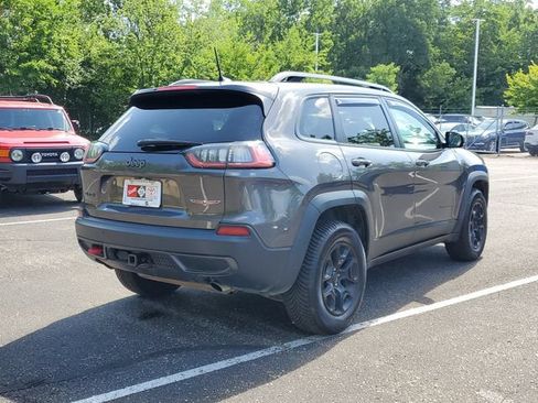 Used 2019 Jeep Cherokee Trailhawk AWD/4WD image 4