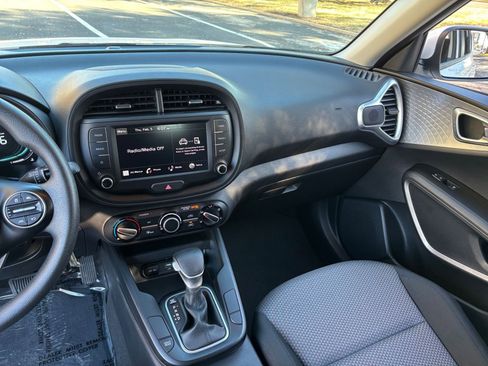 Used 2025 Kia Soul LX w/ LX Technology Package image 30