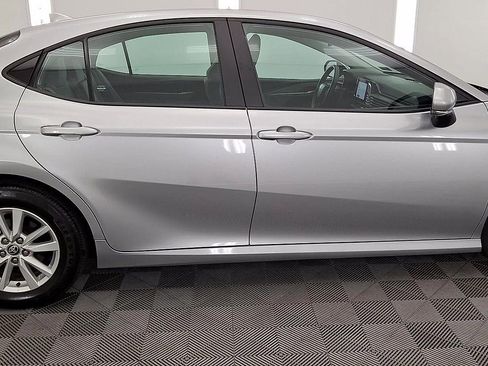 Used 2025 Toyota Camry LE w/ Convenience Package FWD image 5