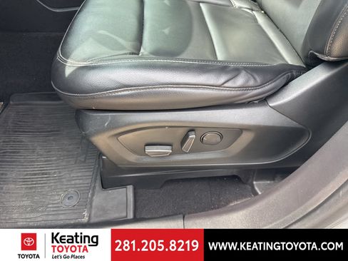 Used 2020 Ford Explorer XLT w/ Equipment Group 202A RWD image 12