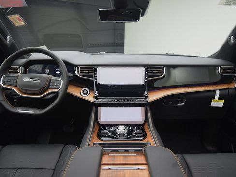 New 2026 Jeep Grand Wagoneer Summit AWD/4WD image 42