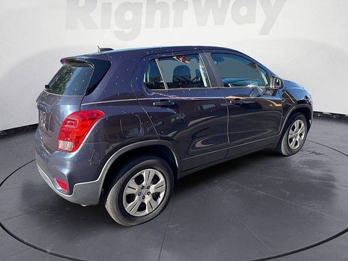 Used 2018 Chevrolet Trax LS w/ LPO, Cargo Package FWD image 5