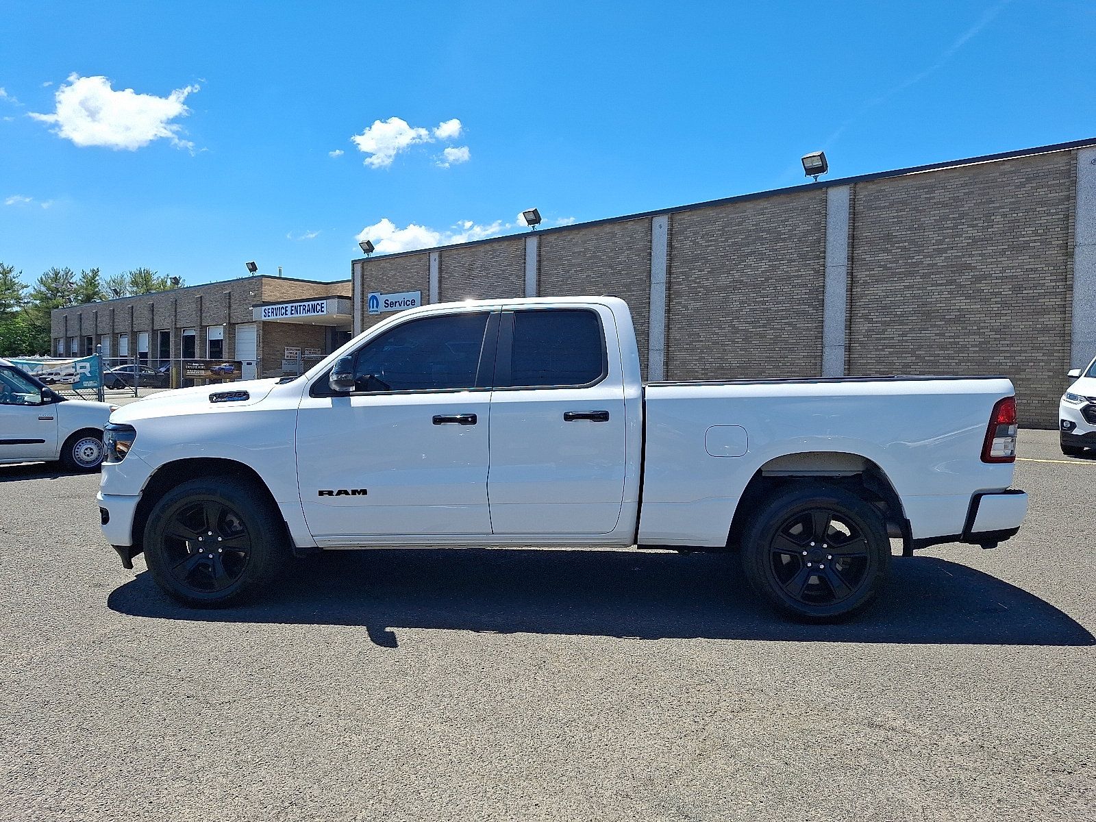 Used 2023 RAM 1500 Big Horn AWD/4WD image 3
