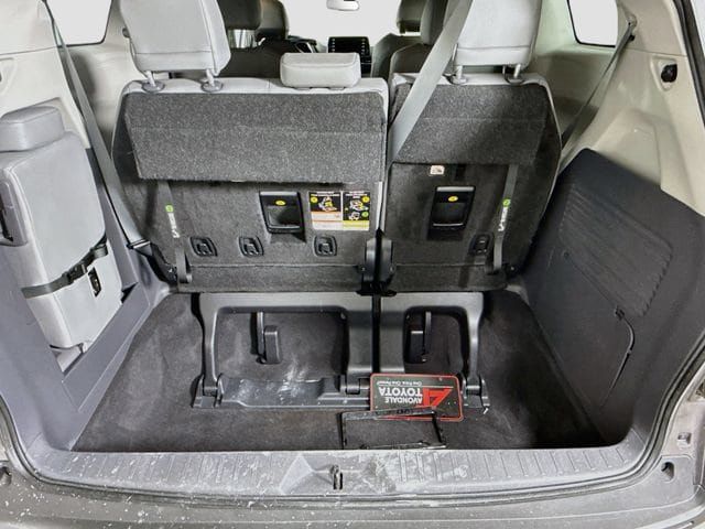 Certified 2024 Toyota Sienna XLE FWD image 28