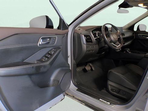 Used 2021 Nissan Rogue Platinum image 28