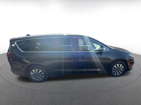Used 2023 Chrysler Pacifica Touring-L FWD image 16