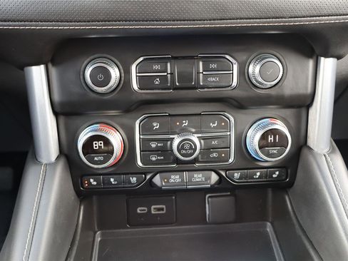 Used 2023 GMC Yukon XL SLT image 22